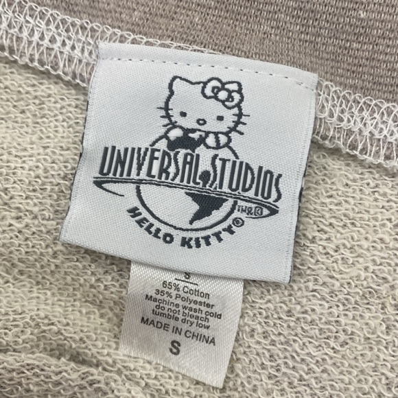 Universal studios hello kitty sweatshirt - Picture 2 of 9